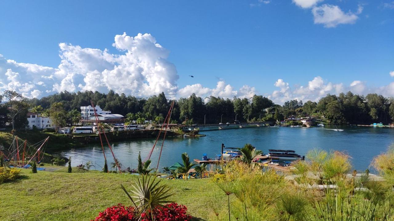 Hotel Aguas Abiertas Guatapé Екстериор снимка