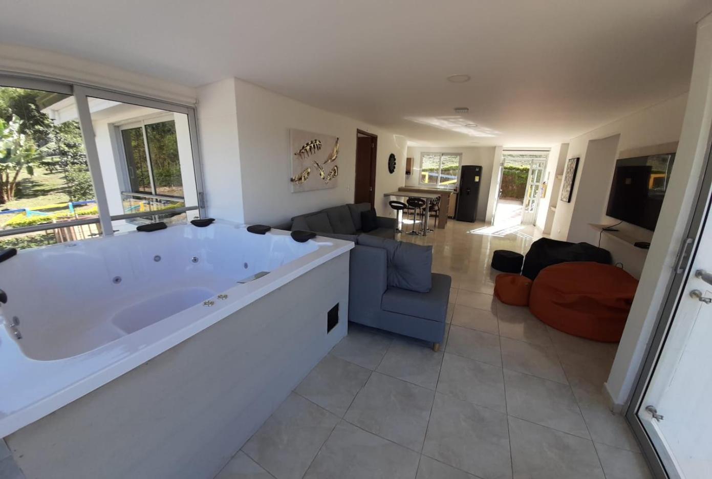Hotel Aguas Abiertas Guatapé Екстериор снимка
