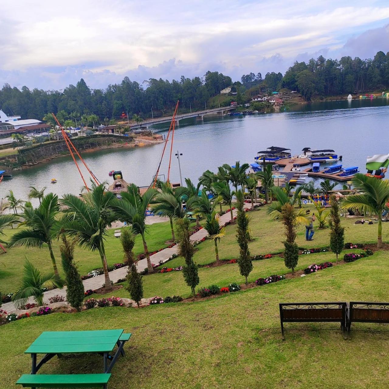Hotel Aguas Abiertas Guatapé Екстериор снимка