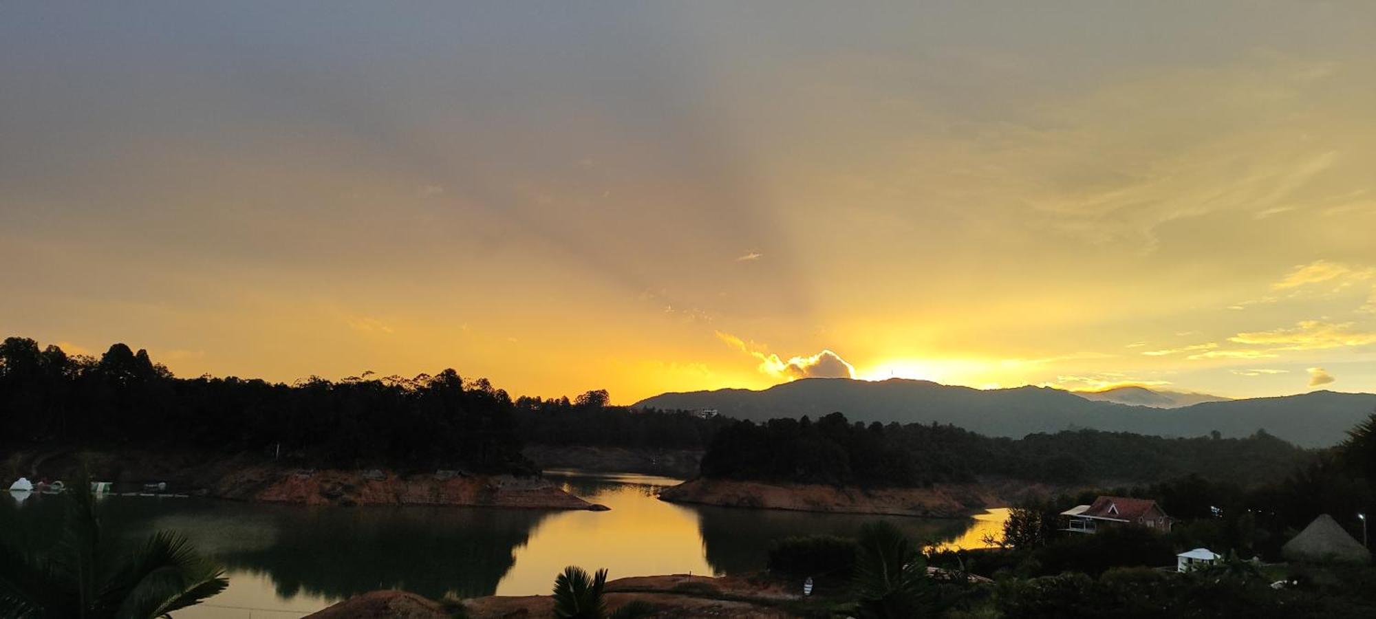 Hotel Aguas Abiertas Guatapé Екстериор снимка